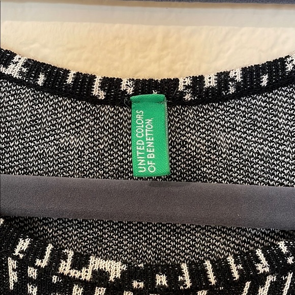 Black patterned flowy dress - Picture 3 of 4